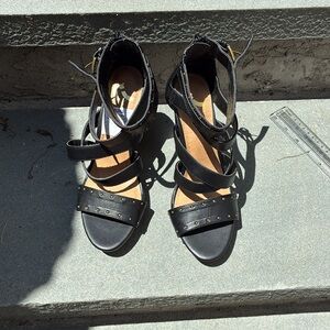 N Report Black Strappy Ankle Strap Stud Accents Zipper 4” Heels New Without Box